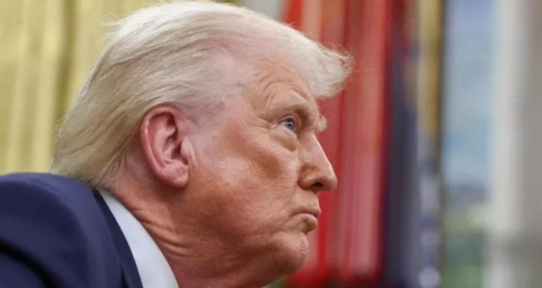 -800-0-1741423836xtrump-343