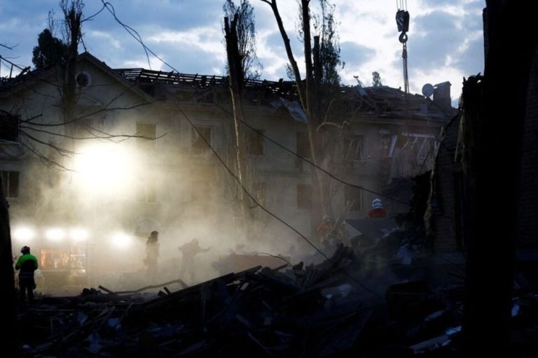 tag_reuters.com,2025_newsml_LYNXMPEL3R0LV_12025-04-28T130740Z_1_LYNXMPEL3R0LV_RTROPTP_3_UKRAINE-CRISIS-ATTACK-KYIV